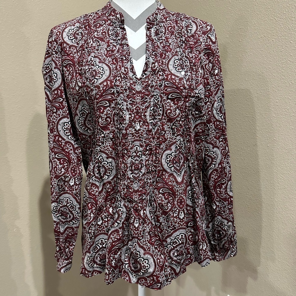 TALBOTS Women’s Black/red/white Paisley pleated shirt, EUC!